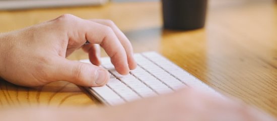 Detektywi sprawdzają, czy Twój internetowy znajomy z Kirgistanu jest prawdziwy.