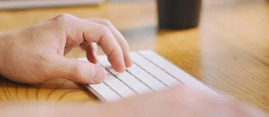 Detektywi sprawdzają, czy Twój internetowy znajomy z Kirgistanu jest prawdziwy.